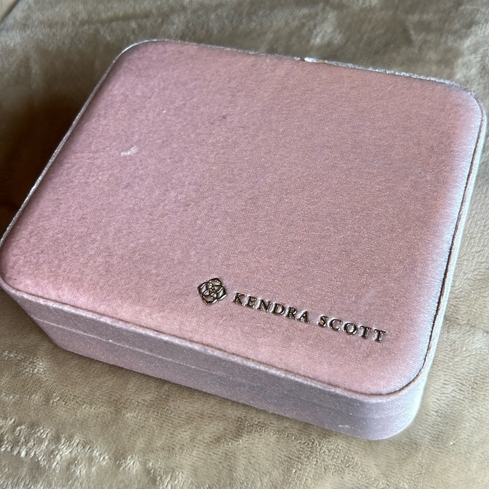 Kendra Scott Jewelry box